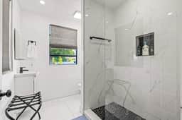 Private Miami Room & Bath | Near MIA - Image 3