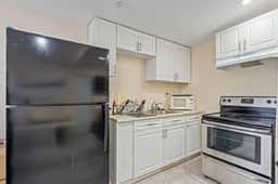 Private 2BR Miami Home Near MIA & Downtown - Image 2