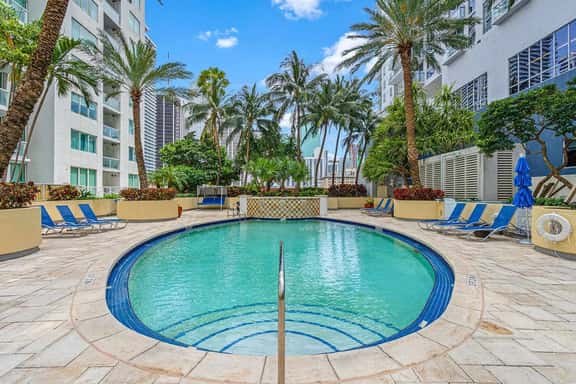 Bayfront Vizcayne Condo w Pool & Free Parking - Image 1