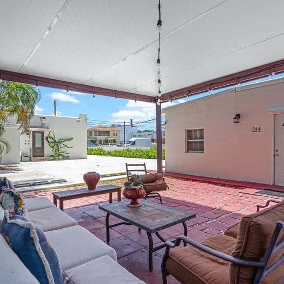 Private Entrance Room Near MIA & Downtown Miami - Image 1