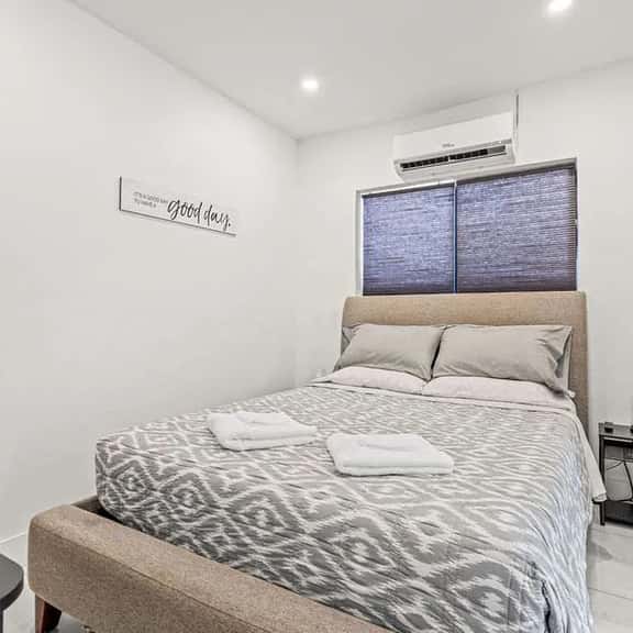 Near Miami Airport: Private Room w/ Free Parking - Image 1