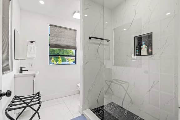 Private Miami Room & Bath | Near MIA - Image 3
