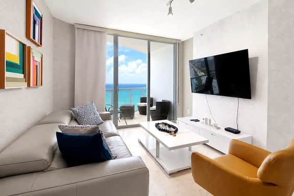 29th Floor Oceanfront 3BR 3 Terraces - Image 2